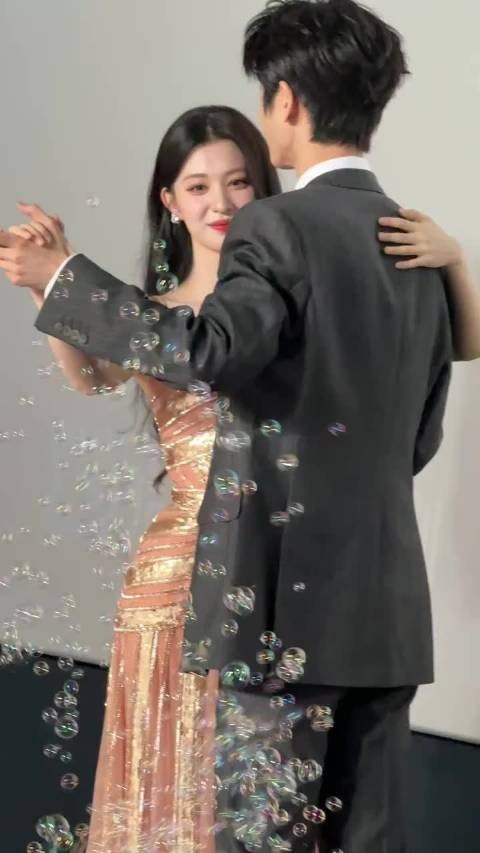 哦莫 张凌赫王楚然复刻探戈名场面