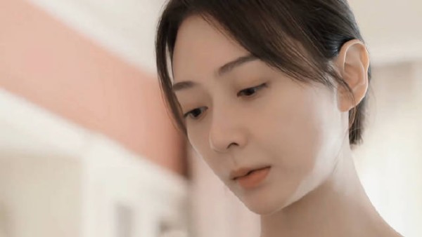 女人生完二胎，但家里人的重心都放在孩子身上，让她产后抑郁越发严重