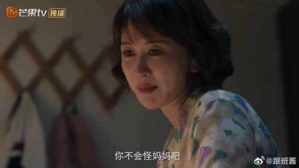 母亲应酬半夜才回来,安抚苗靖给她补过生日,又给苗靖画大饼