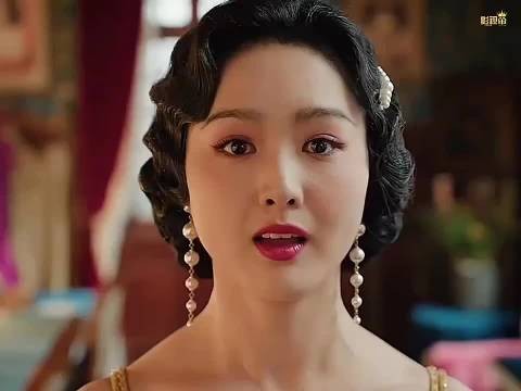 女人脱下自己的裙子，是为了因为一个片段看了整部电影