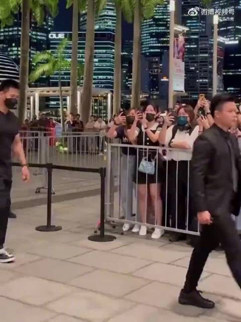 肖战香港活动线下人气高，顶流认证