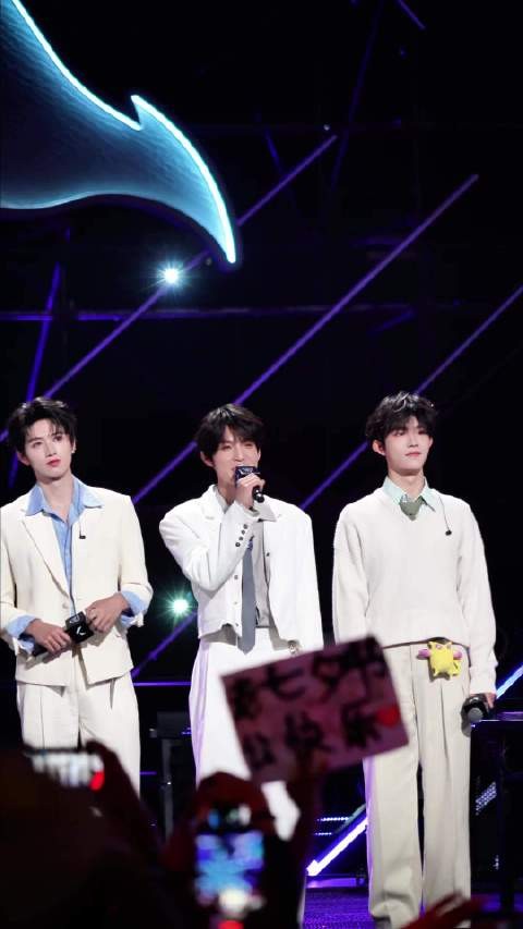 Top登陆少年无畏契约表演赛，一站在那对我眼睛极度友好啊