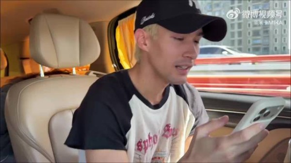 没有到场不代表敷衍,米卡主动补交小考内容,对舞台始终保持敬畏
