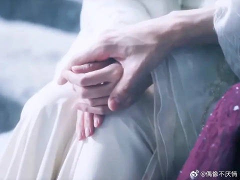 我们搞纯爱的，最大的尺度就是牵手了