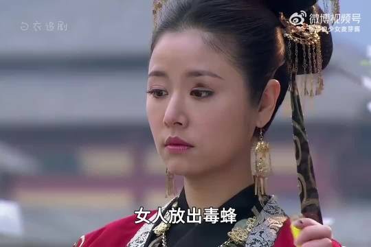 馥雅利用饲养的蜜蜂打算复仇,可在最后那一刻却放手了