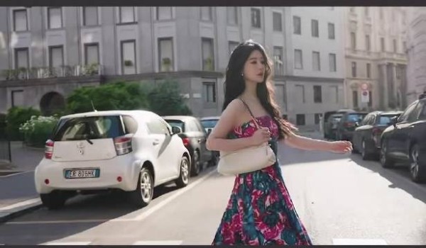 杨紫完全蜕变，气质时尚感十足