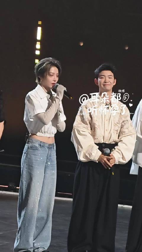 刘雨昕现身媒体见面会现场 好久不见呀
