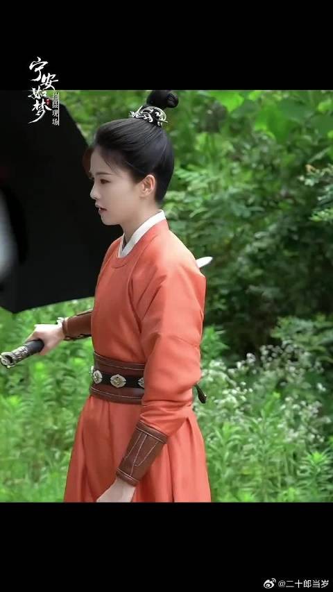 文能提笔写书法,武能转剑展英姿,爱了爱了