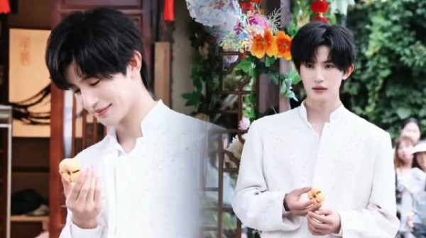 张翅央视七夕晚会演绎青竹扇,唱响又是七月七