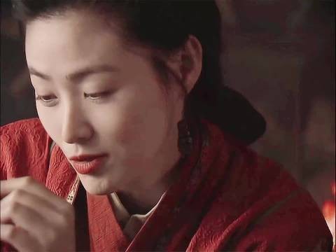 武松以“篱笆扎牢”敲打嫂嫂无奈离家留下悲剧伏笔因为一个片段看了整部电影