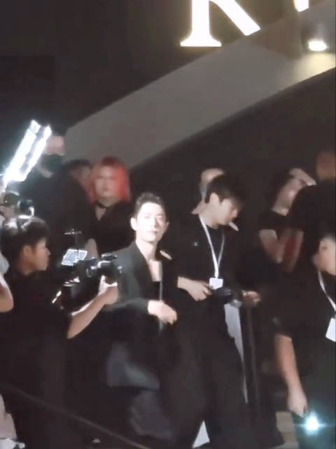 不愧是顶流！当之无愧的时代巨星，举手投足从里到外的魅力四射！