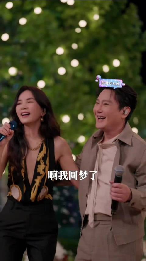 Ella陈嘉桦与张信哲同台合唱,年少心愿终实现