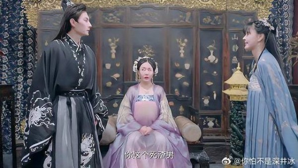 皇后跟王妃落水,皇上只关心王妃,皇后大骂皇上渣男