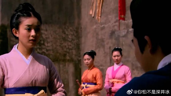 被后妈赶走小姐，进宫去当宫女，谁知需要官籍才能报名