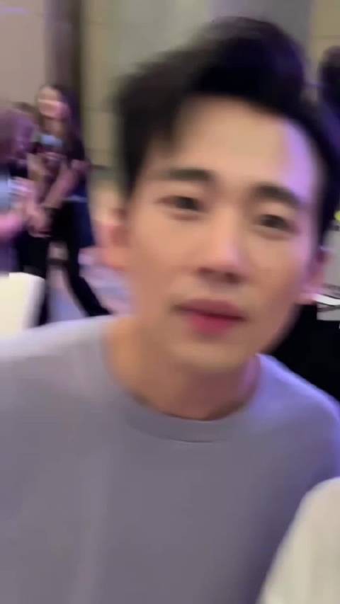 郭麒麟瘦身后露面,变这么帅了