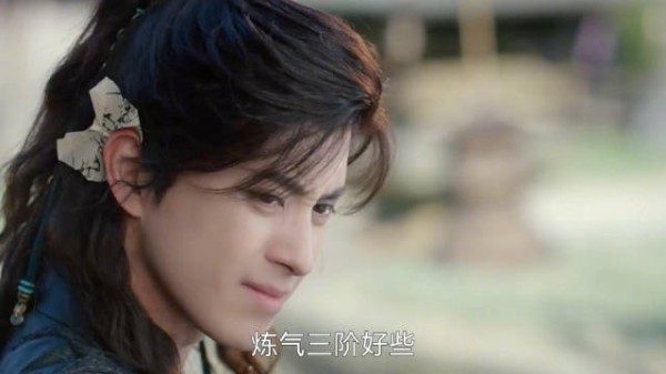 敖瑞鹏在《师兄太稳健》完全是在放开了演的！