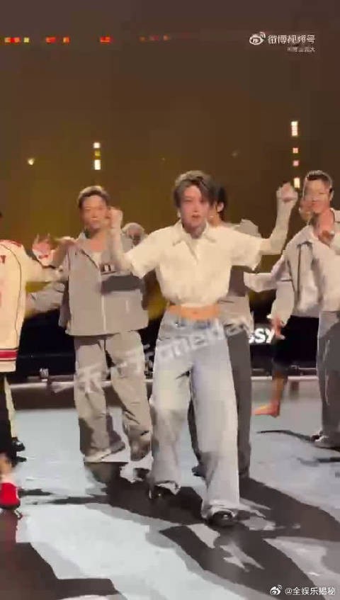 镜头扫过都格外出彩,一举一动自带故事感,太有辨识度