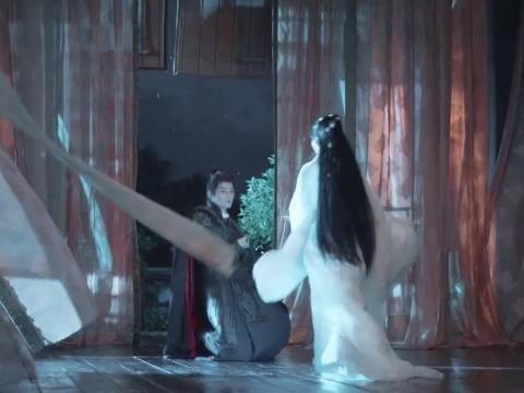 小说里泪如雨下具象化了