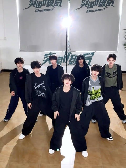 官俊臣 王烁然 杨涵博 张奕然 聂玮辰 魏子宸 李煜东 cha