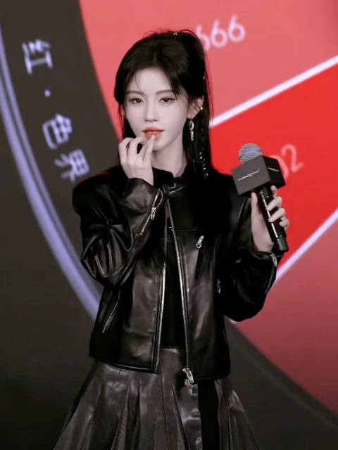 红唇鞠婧祎魅惑到你了吗?