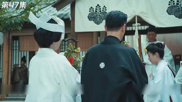 “婚礼现场闯进一匹烈马,就在这时女人发现了丈夫的不对劲”