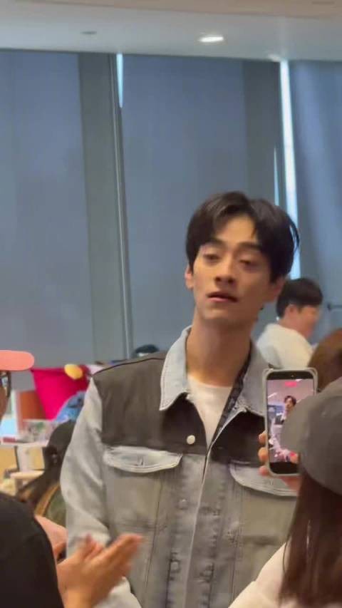 郑云龙扫楼说娘娘俺来晚了，一口卷大葱味憋笑成名场面