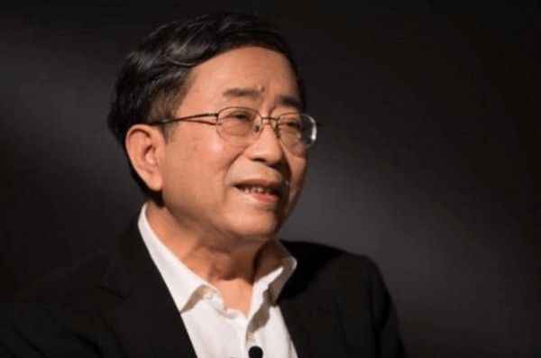余秋雨儒雅博学，老梁为何说他假斯文？韩寒的评价，值得借鉴