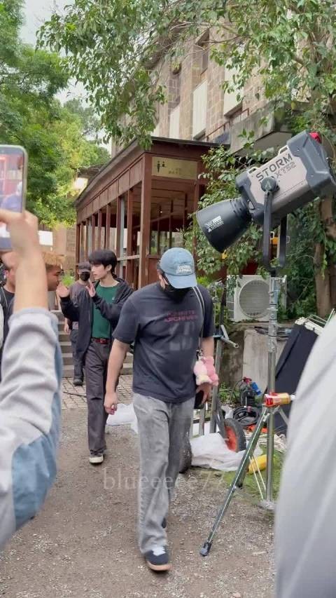 张康乐《逐夏》迟曜今日下班路透，帅哥好清瘦