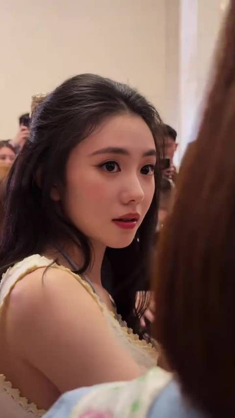 刘浩存眼睛明亮传神,给人美好安心感觉