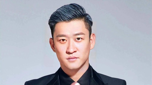 舞台分寸见真章！曹云金现挂爆火，撕开相声行业真相
