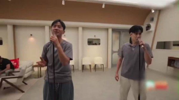 张睿台词回旋镖,从前吐槽黑眼圈如今遮瑕
