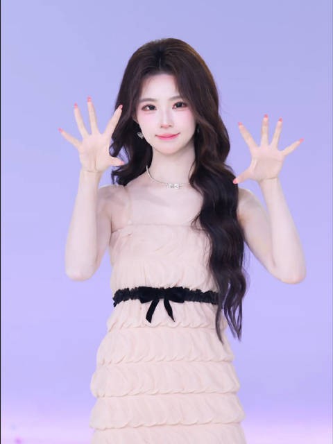 卡卡今日019人气王个人舞蹈之一《No.9》今天姐感好重！好美呀