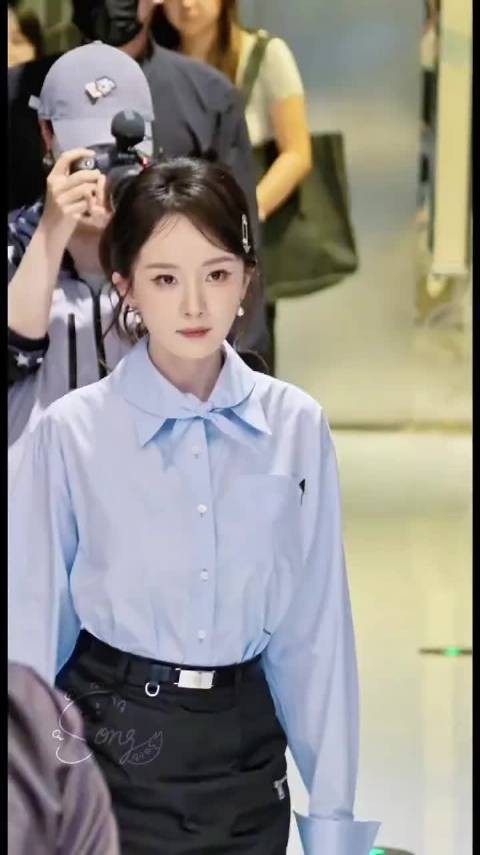 杨幂腿真嫩，这咋保养的？