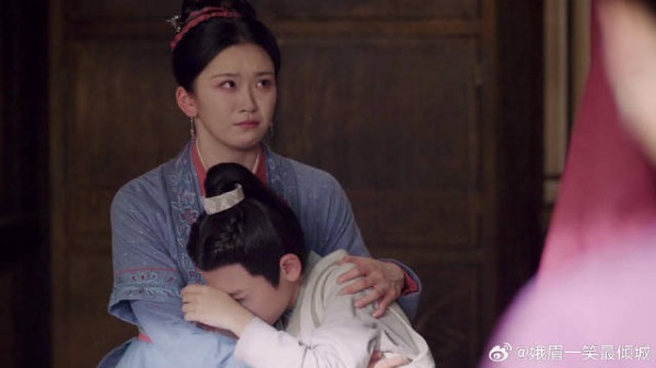 嫡母逃命还带小妾庶女，哪料她掉下悬崖，小妾竟见死不救