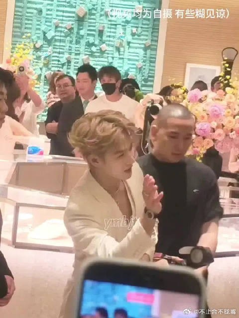 你们两口子前后脚又这么巧！
