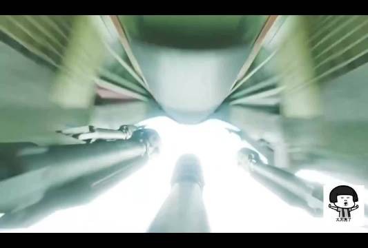 空军一号万米高空遭无人机突袭，特工紧急应对