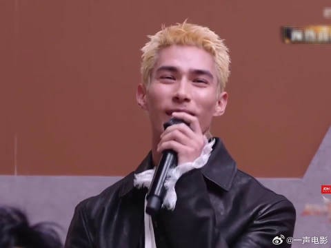 披哥首个淘汰竟是杜华,网友玩梗缺席现场