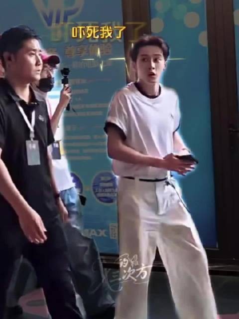 檀健次路演被粉丝尖叫吓到，电影空枪票房破亿