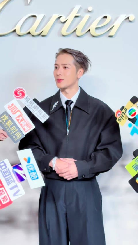 开头是帅气的,采访时画风逐渐走偏~~跑步下山找不到回酒店的路、吃了没煮够…