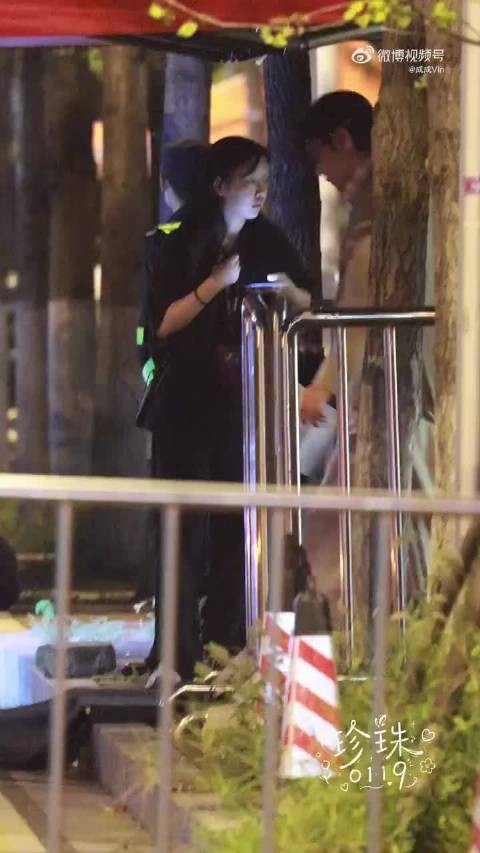 张彬彬风衣一穿梦回徐燕时了！cr.水印