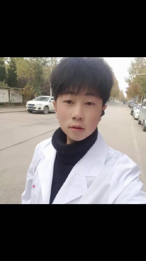 温馨提示照片里的不是同一个人