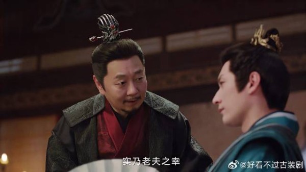 狗官惹不起顾家，竟要洛子商赔一条腿，哪料一消息秒变脸