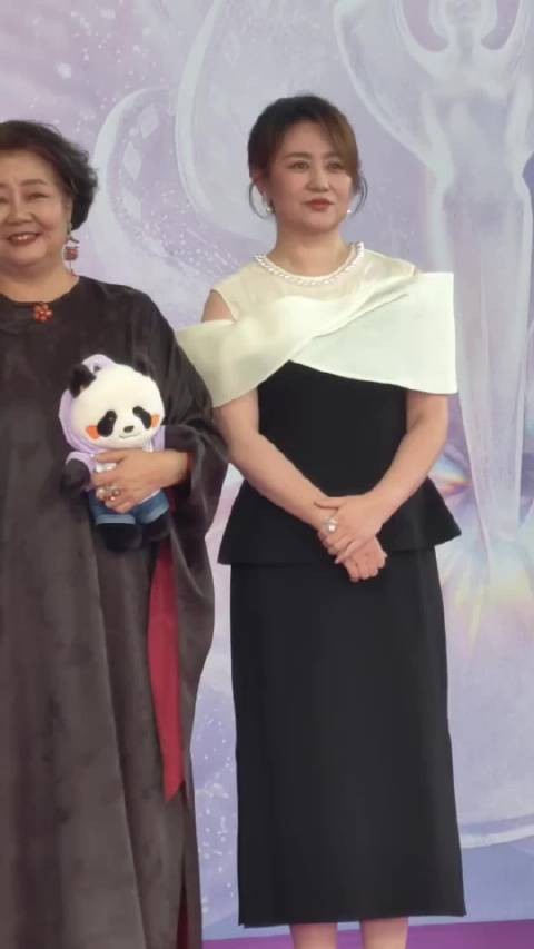 爱上马丽本是人之常情 温柔气质自带治愈