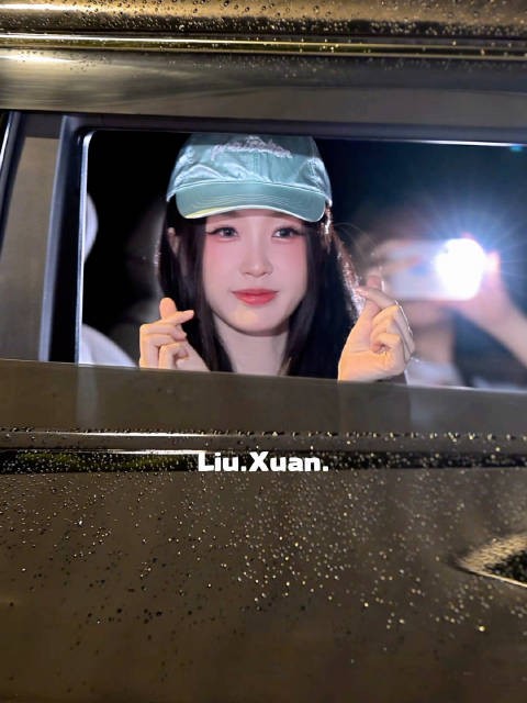 笑的好明媚啊，所有烦恼全没了