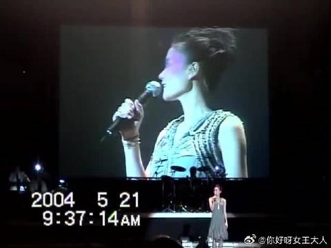 王菲在演唱会要结束的时候和歌迷掏心掏肺，九点半准时休息真真是好习惯哈！