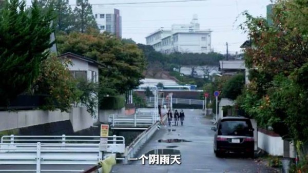 放学路上惊魂夜！女孩独自回家，神秘人尾随跟随，背后隐藏什么秘密？