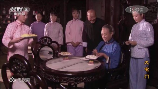大宅门：香秀被二奶奶一捯饬，一出场瞬间惊呆众人，美得不敢认