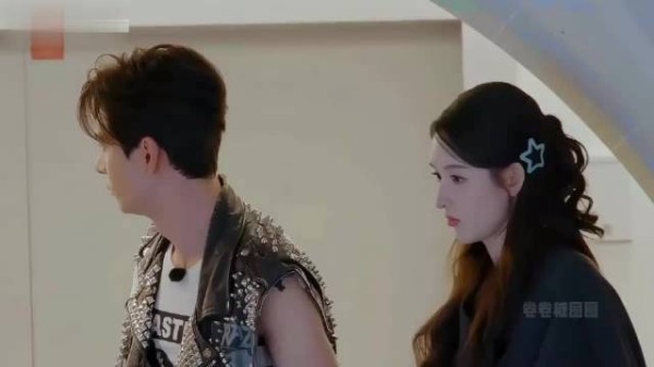 克制分寸抵不过下意识的亲近