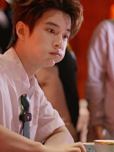 吧唧吧唧～ 好吃就多吃点哈 别饿着孩子了