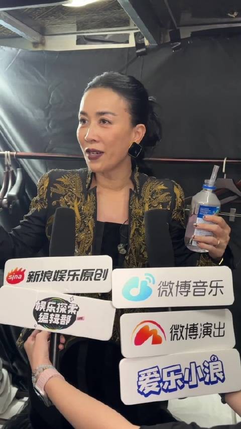 那英演唱会探班，花少团张晚意首次观演